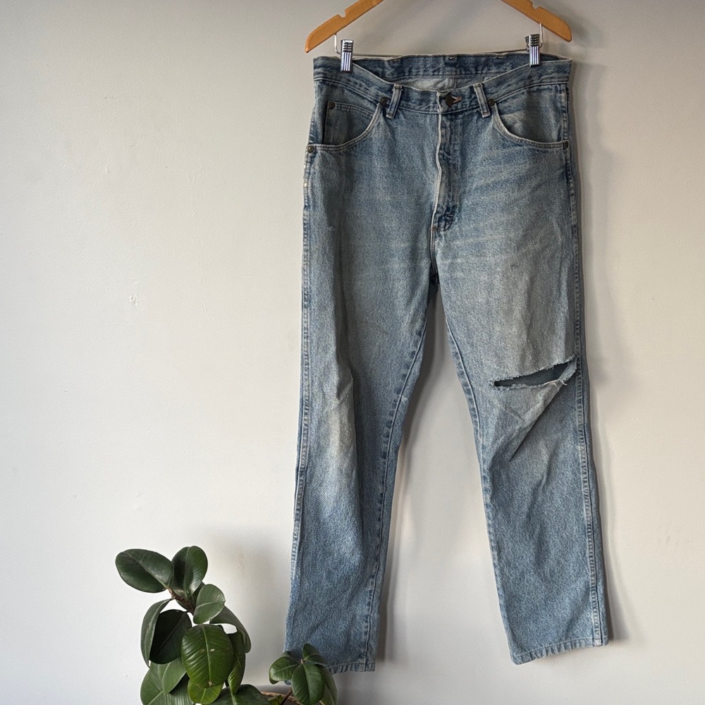 Vintage Wrangler Distressed Light Wash Jeans | Men’s | 100% Cotton Feel